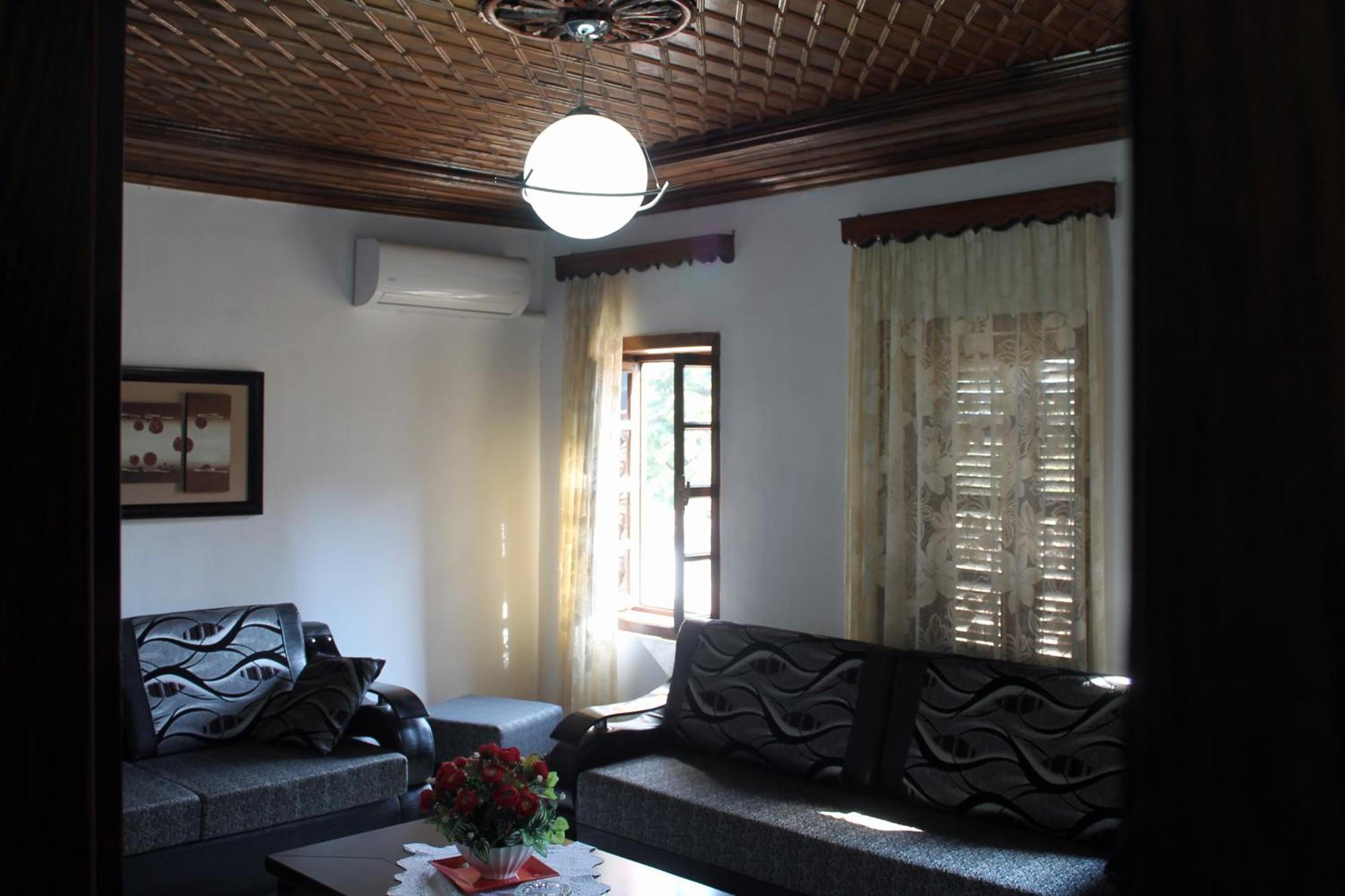 Tomor Shehu Guest House Берат Экстерьер фото