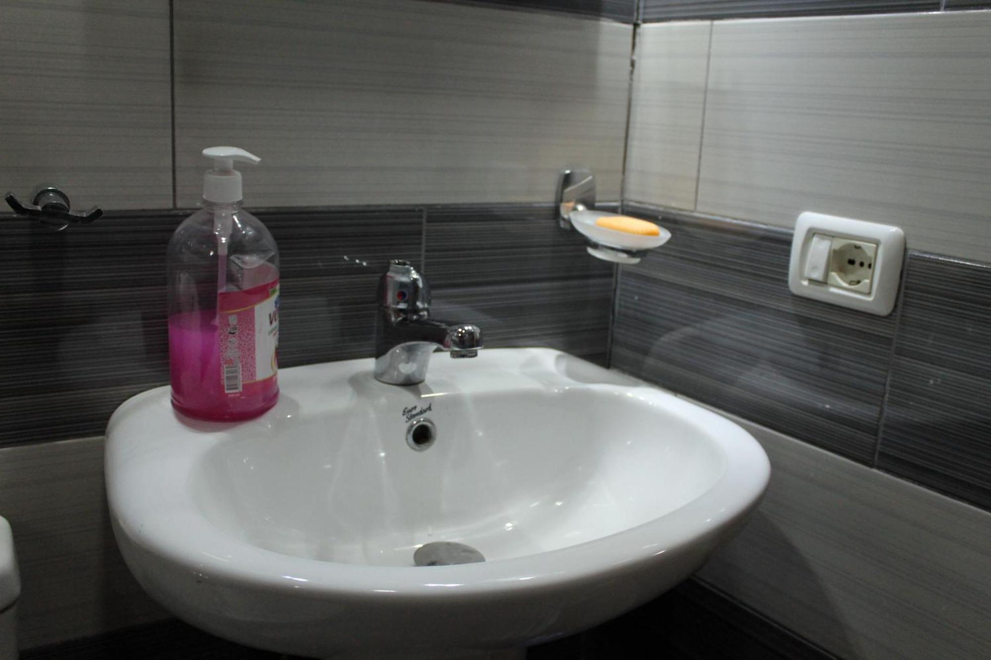 Tomor Shehu Guest House Берат Экстерьер фото