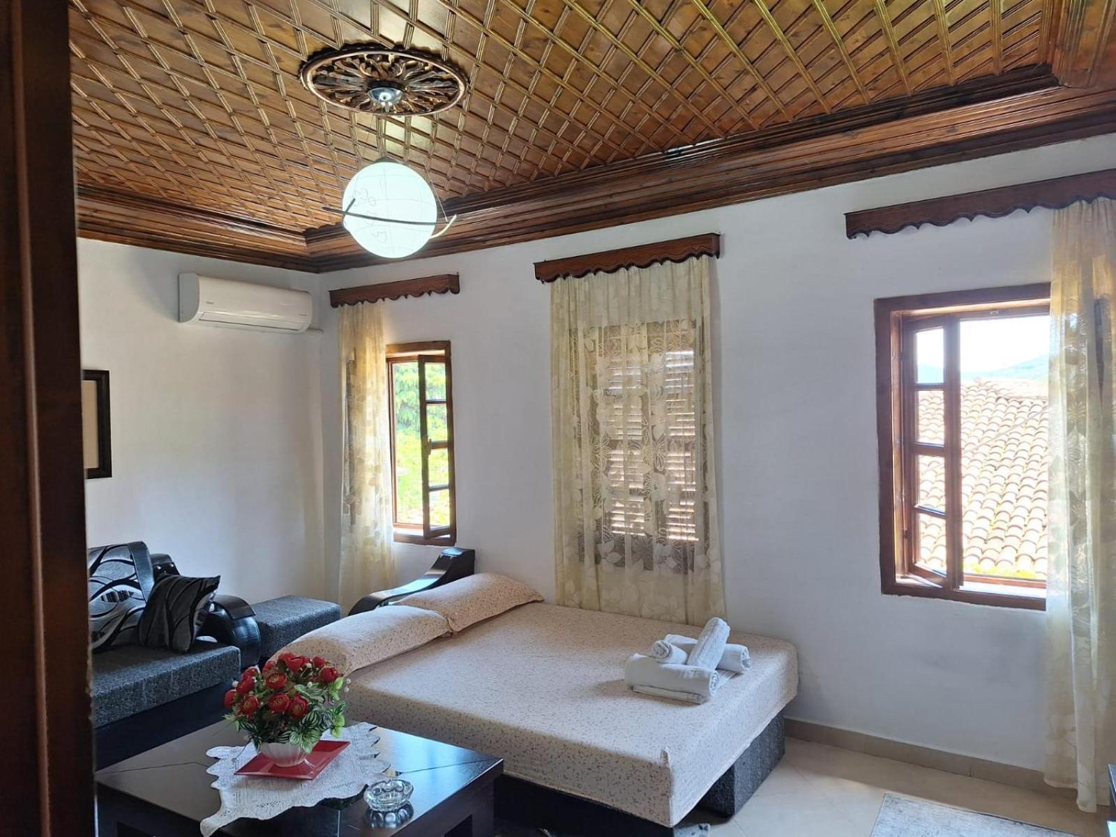 Tomor Shehu Guest House Берат Экстерьер фото