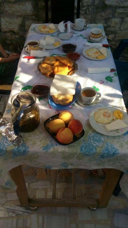Tomor Shehu Guest House Берат Экстерьер фото