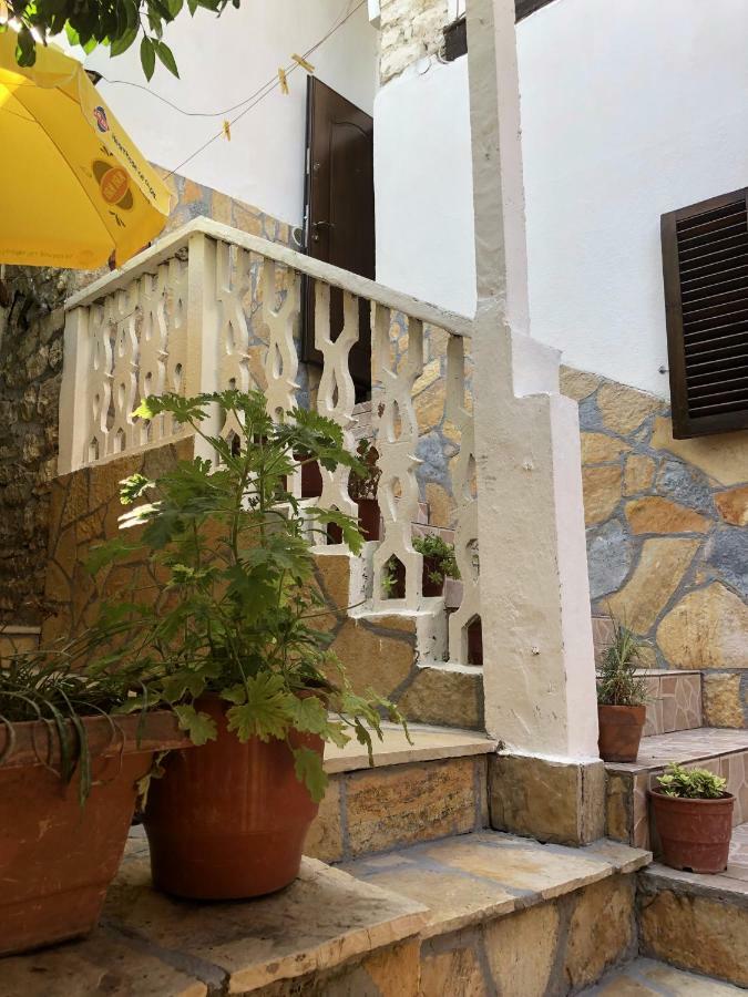 Tomor Shehu Guest House Берат Экстерьер фото