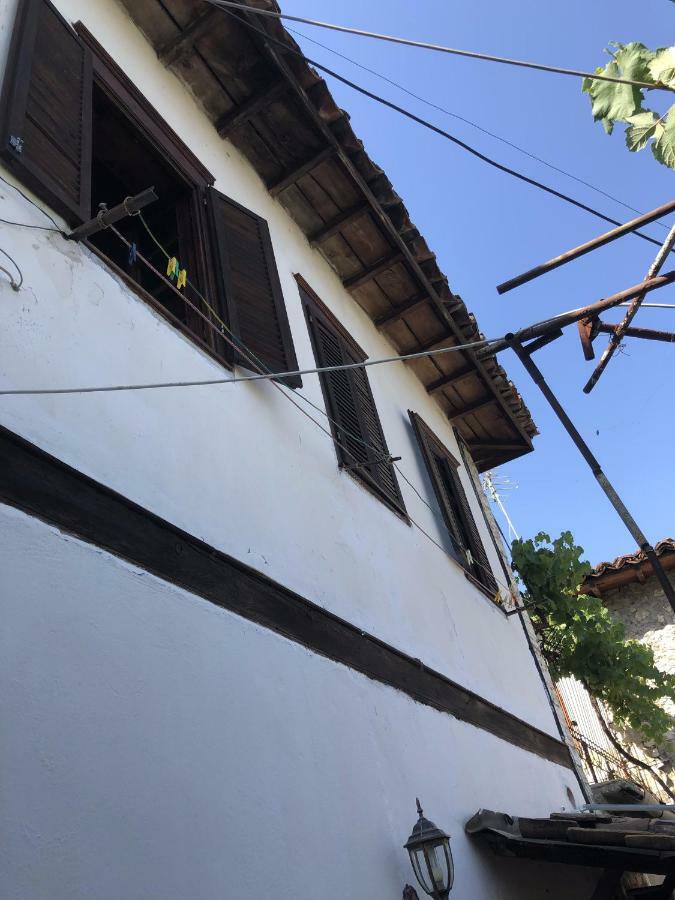 Tomor Shehu Guest House Берат Экстерьер фото